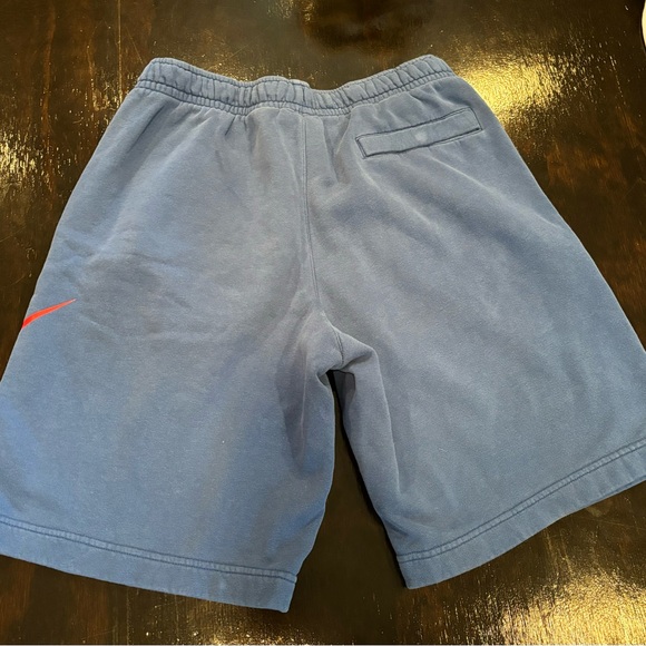 Men’s Nike short - Picture 2 of 2